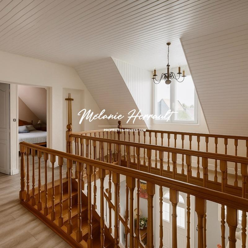 Maison - 223 m² - 9 pièces