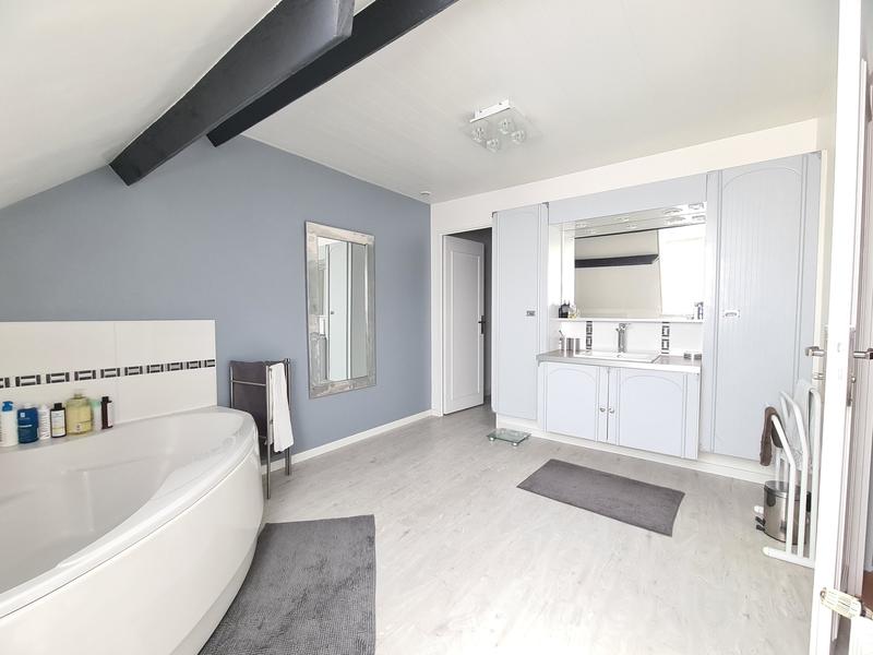 Maison - 140 m² - 5 pièces