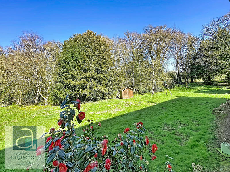 Maison - 250 m² - 8 pièces