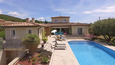 Maison - 220 m² - 9 pièces