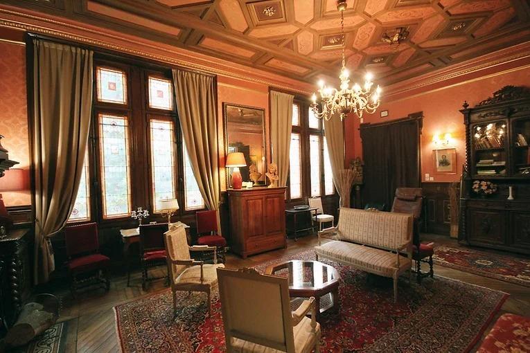 Manoir - 2 000 m² - 35 pièces