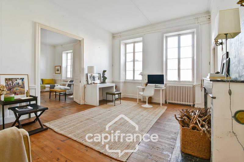 Maison - 325 m² - 12 pièces