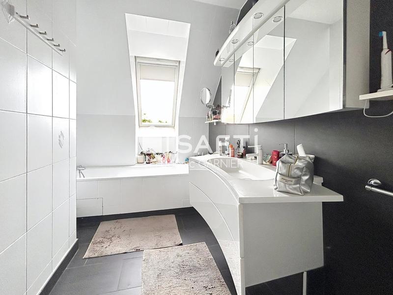 Maison - 202 m² - 7 pièces