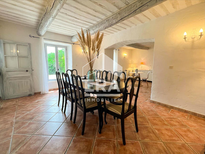 Maison - 340 m² - 12 pièces