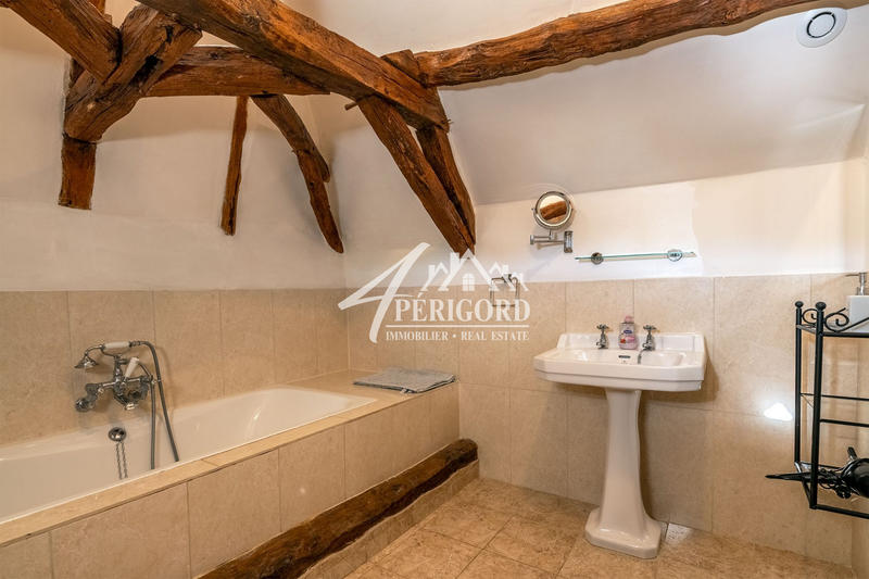 Maison ancienne - 245 m² - 8 pièces