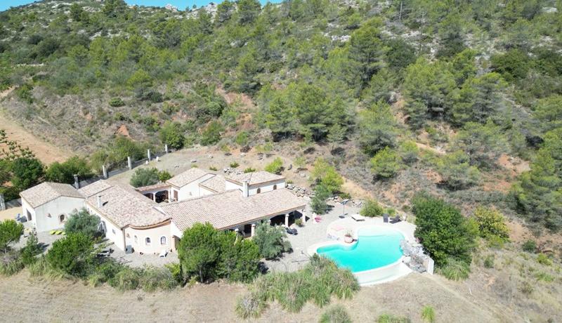 Maison - 225 m² - 7 pièces