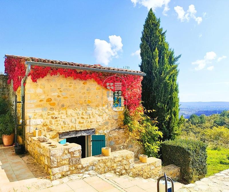 Mas - 250 m² - 11 pièces