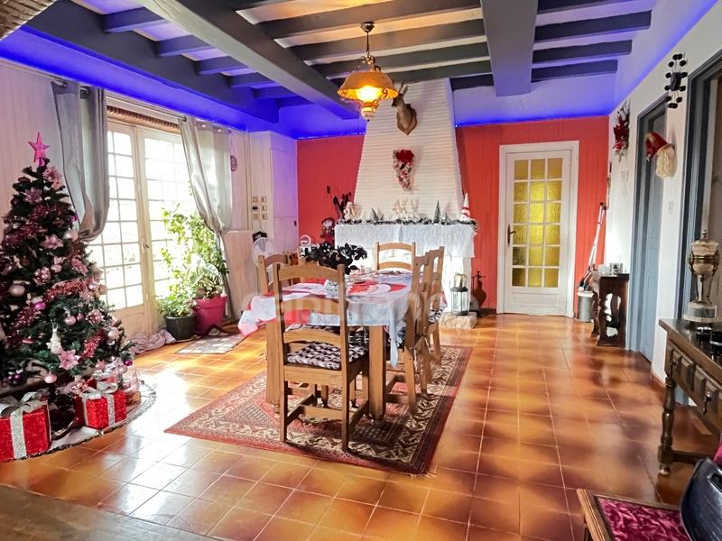 Maison - 240 m² - 9 pièces