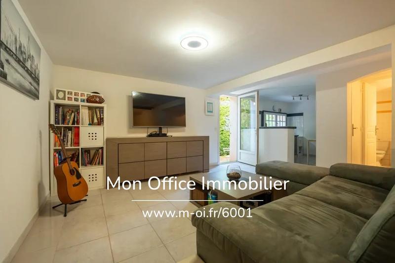 Maison - 225 m² - 9 pièces