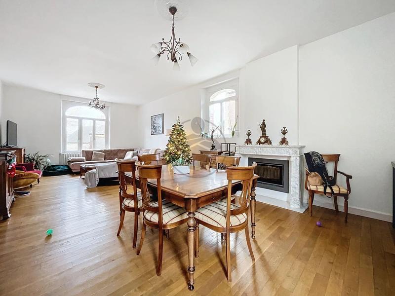 Maison - 229 m² - 8 pièces