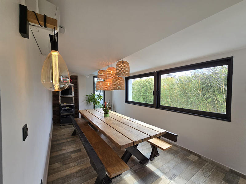 Maison - 180 m² - 5 pièces