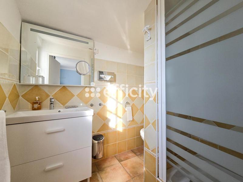 Maison - 235 m² - 6 pièces