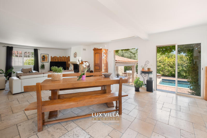 Maison - 251 m² - 8 pièces