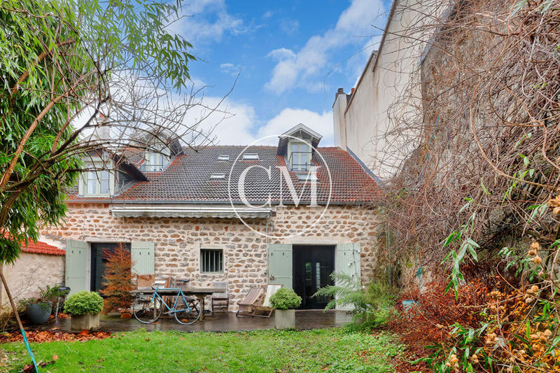 Maison - 320 m² - 9 pièces