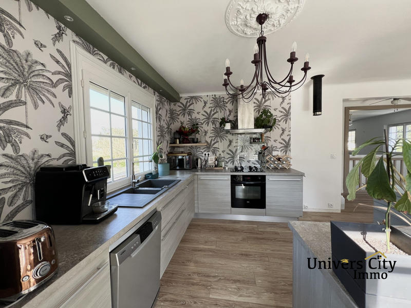 Maison - 181 m² - 8 pièces