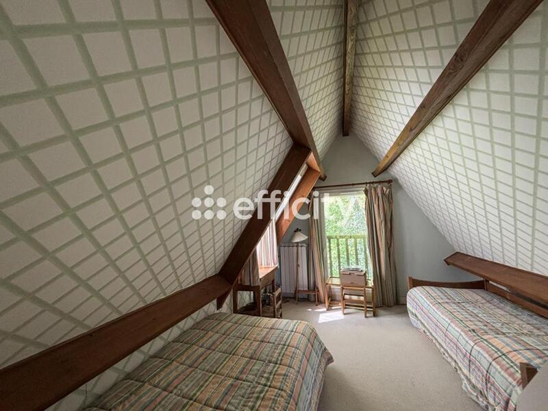 Maison - 210 m² - 8 pièces