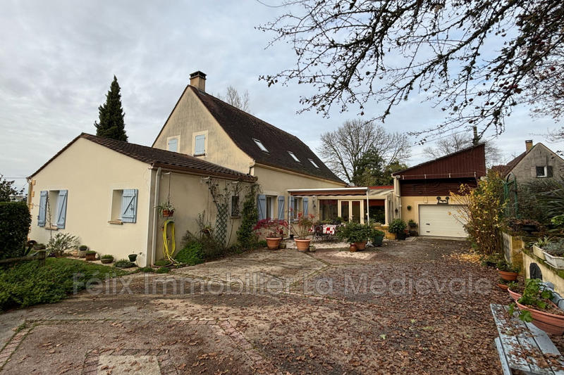 Maison - 201 m² - 5 pièces