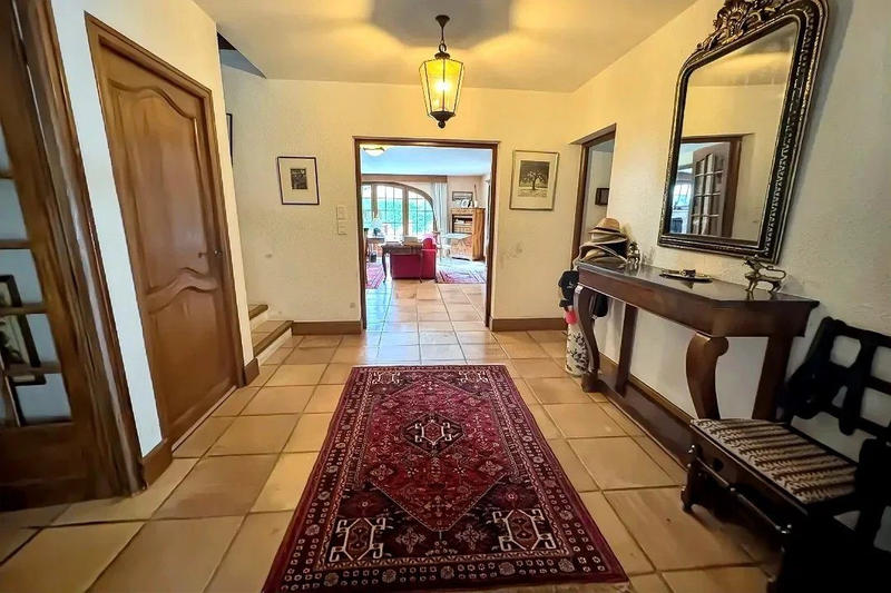 Maison - 230 m² - 7 pièces