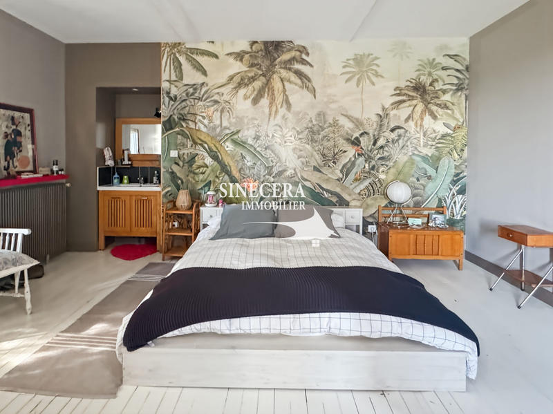 Maison - 260 m² - 9 pièces