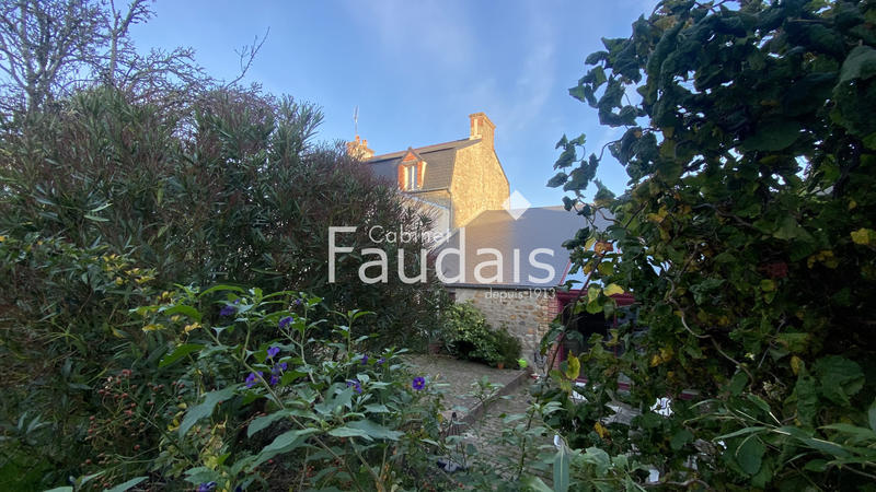 Propriété - 329 m² - 10 pièces