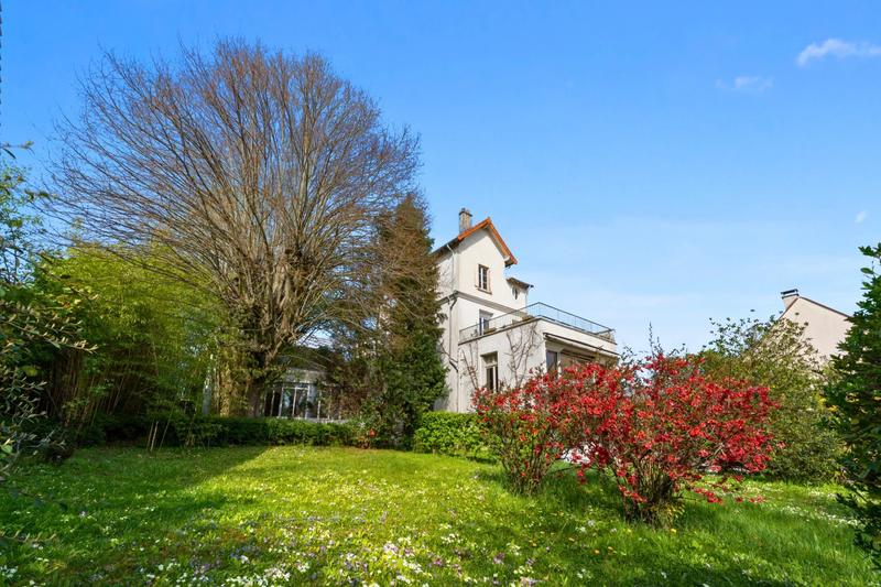 Maison - 289 m² - 10 pièces