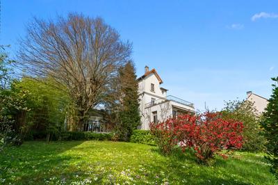 Maison - 289 m² - 10 pièces