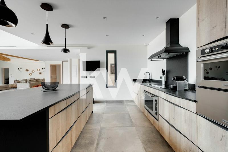 Maison - 350 m² - 8 pièces