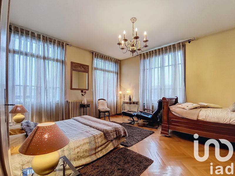 Maison - 243 m² - 8 pièces