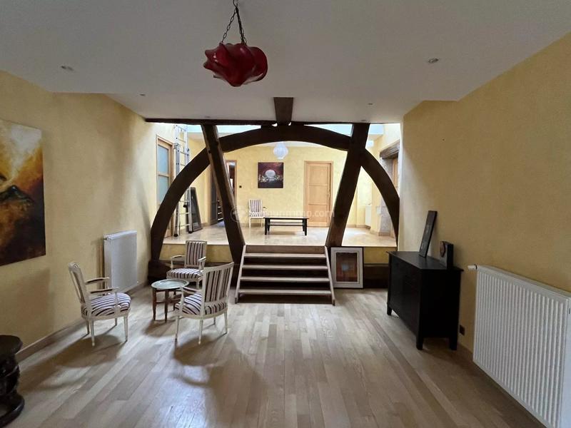 Maison - 325 m² - 10 pièces