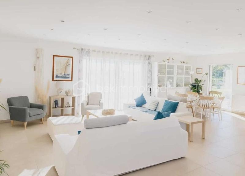 Maison - 205 m² - 7 pièces