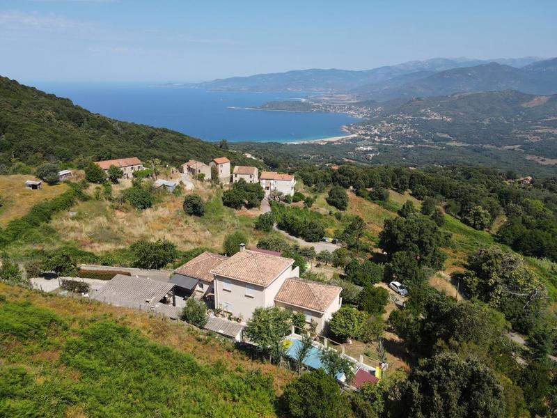 Villa - 300 m² - 5 pièces