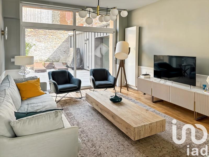 Maison - 220 m² - 7 pièces