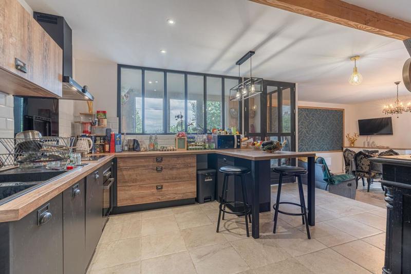 Maison - 380 m² - 9 pièces