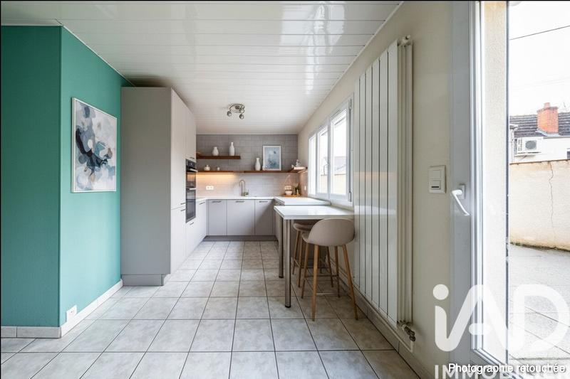 Maison - 221 m² - 7 pièces