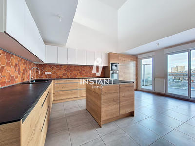 Appartement - 111 m² - 4 pièces