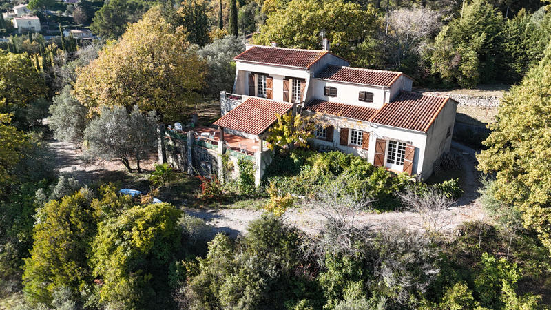 Maison - 303 m² - 8 pièces