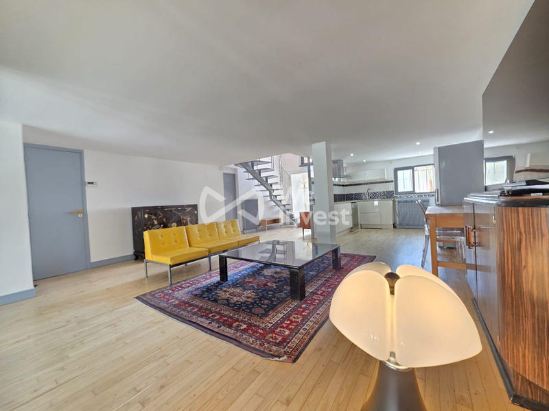 Maison - 240 m² - 6 pièces