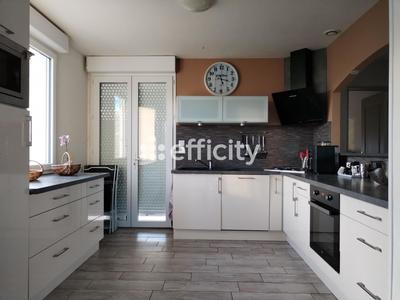 Maison - 195 m² - 7 pièces