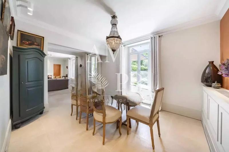 Maison - 300 m² - 8 pièces