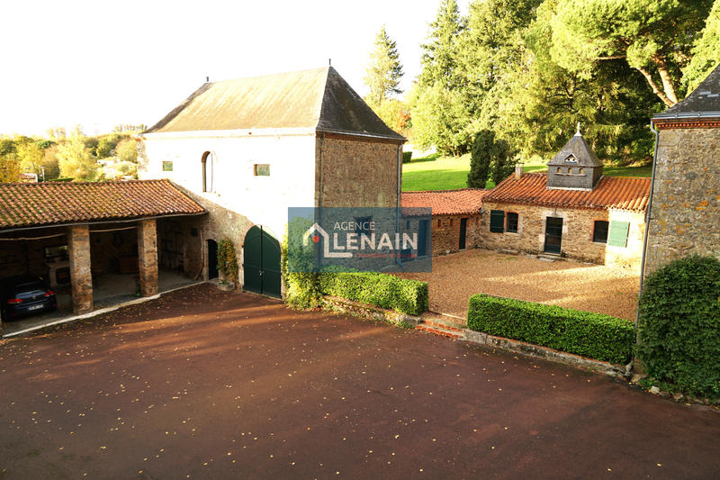 Maison - 296 m² - 9 pièces