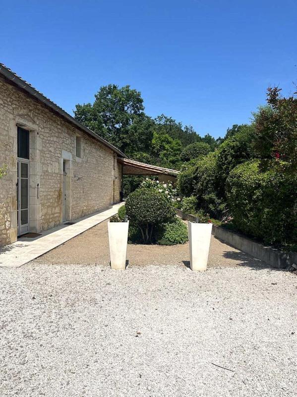 Propriété - 300 m² - 8 pièces