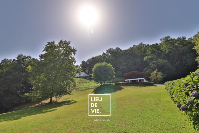 Maison ancienne - 212 m² - 8 pièces