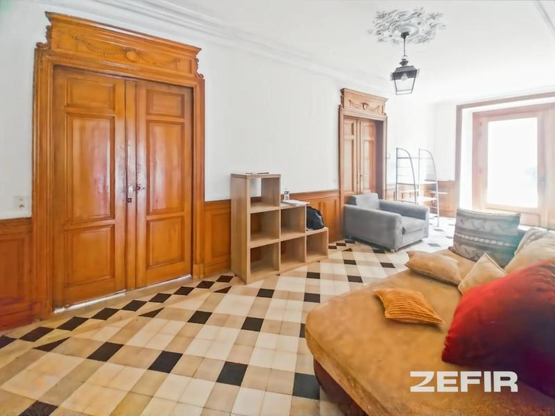 Maison - 320 m² - 10 pièces