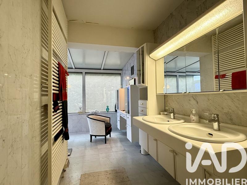 Maison - 230 m² - 6 pièces