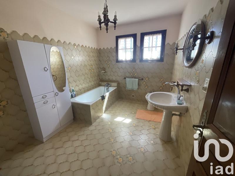 Maison - 214 m² - 9 pièces