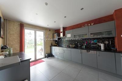 Maison - 180 m² - 7 pièces