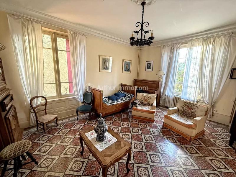 Maison - 210 m² - 7 pièces