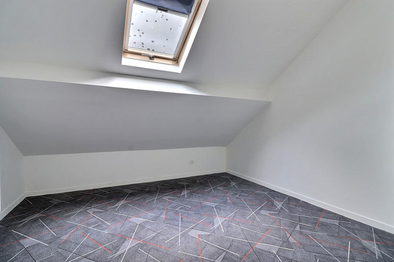 Maison - 97 m² - 8 pièces