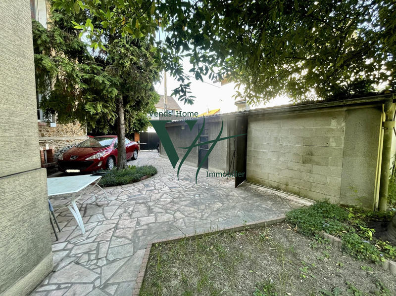 Maison traditionnelle - 147 m² - 9 pièces