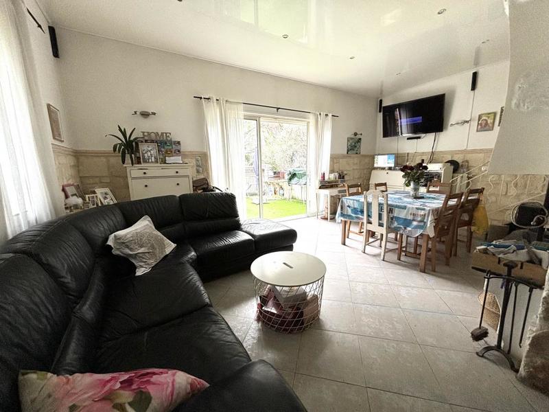 Propriété - 93 m² - 4 pièces